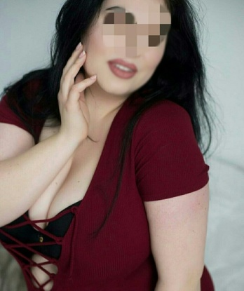 Опытная и сексуальная шатенка ждет в гости состоятельного джентльмена для незабываемой встречи. Готова позаботиться о твоем комфорте и удовлетворении. 15192, 28 лет