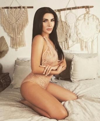 Изысканная блондинка с шикарной фигурой приглашает провести время с пользой для души и тела. Я скрою тебя лаской и страстью, отведу в мир наслаждения. Твое наслаждение - моя цель. 2440, 25 лет